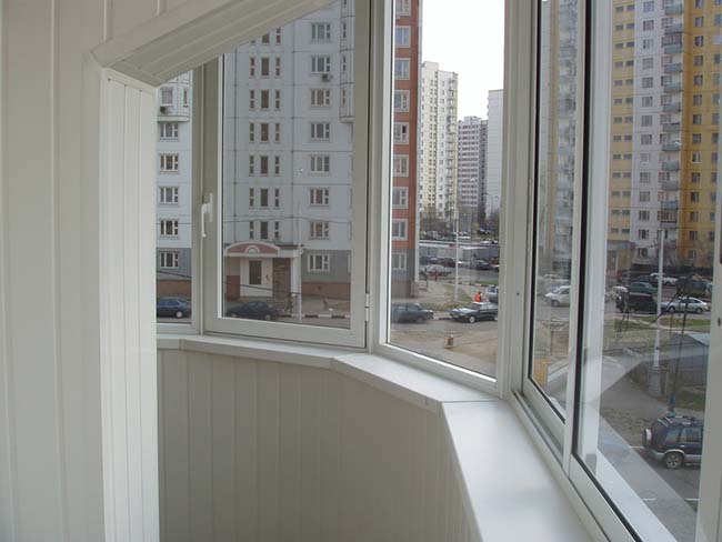 Закругленное радиусное остекление полукруглого балкона и лоджии Кубинка